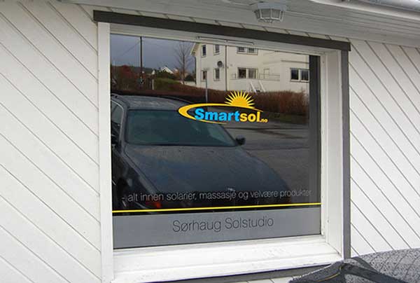 Vindusdekor til SmartSol i Haugesund